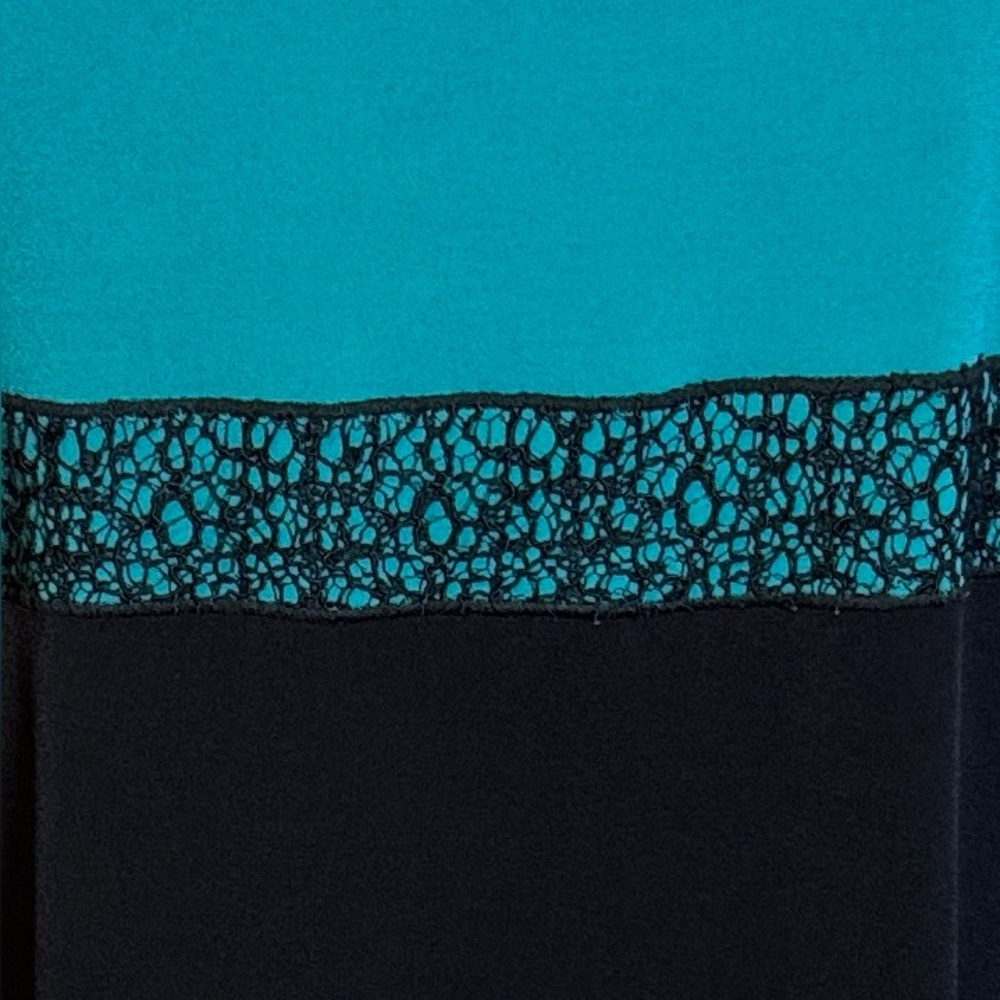 NWT Eva Varro 3/4 Sleeve Contrast Top Teal & Black Lace - Picture 7 of 8